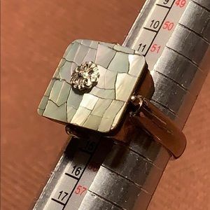 Mother of pearl/flower cocktail ring hardly worn